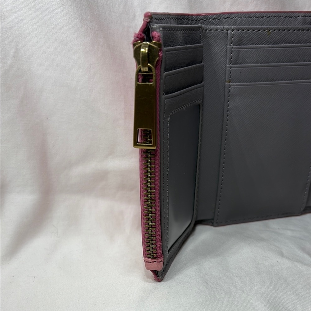 Fossil Trifold Pink Wallet with Ribbed Texture and Flap Closure - Picture 5 of 13
